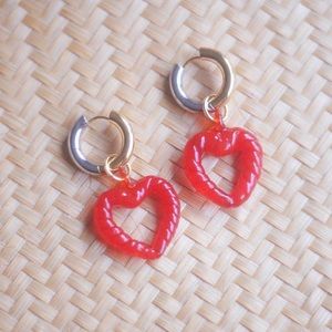 Glass twisted heart earrings
